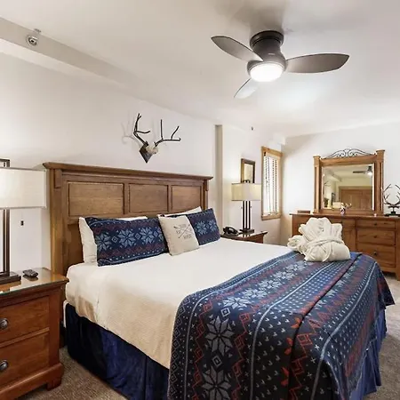 Lion Square Lodge-2